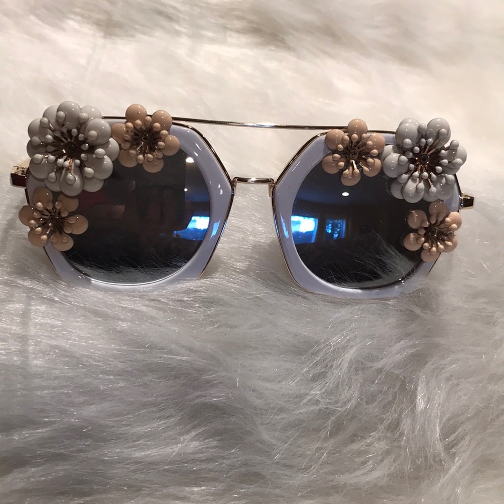 Gold Framed Sunnies w/case